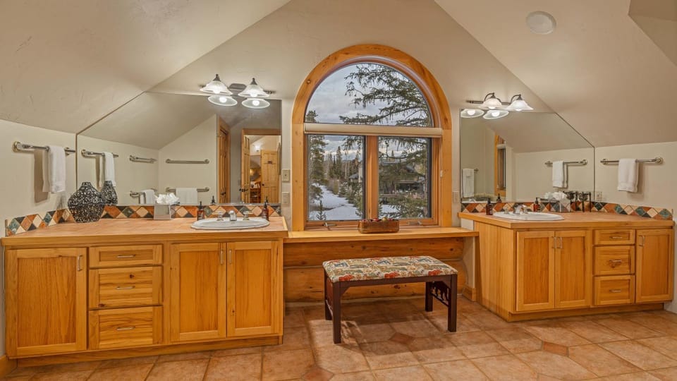 Bathroom, Bath, storage, towels