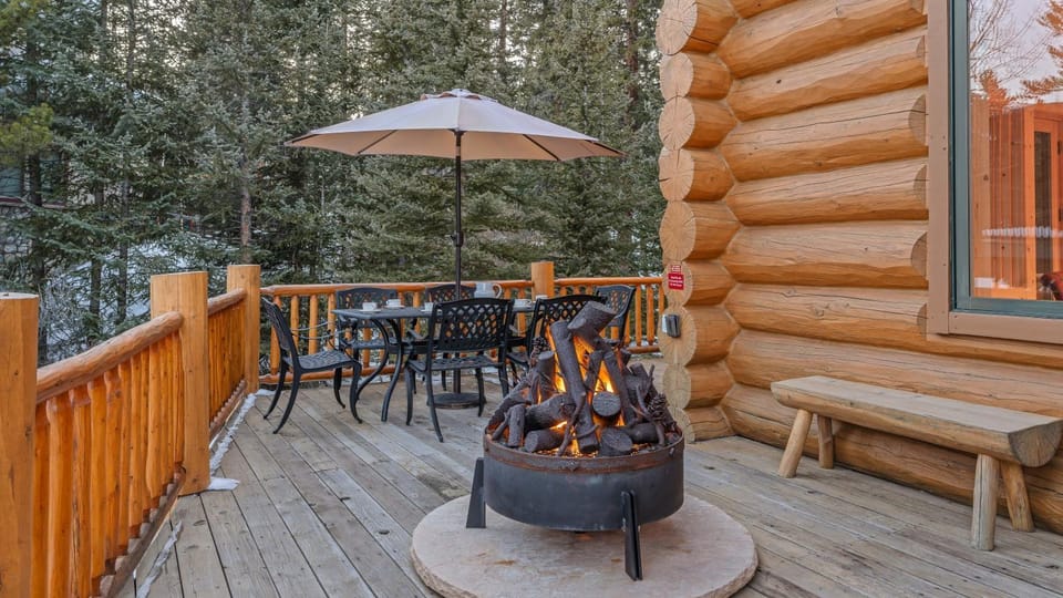 Balcony/Terrace, Dining area, fireplace
