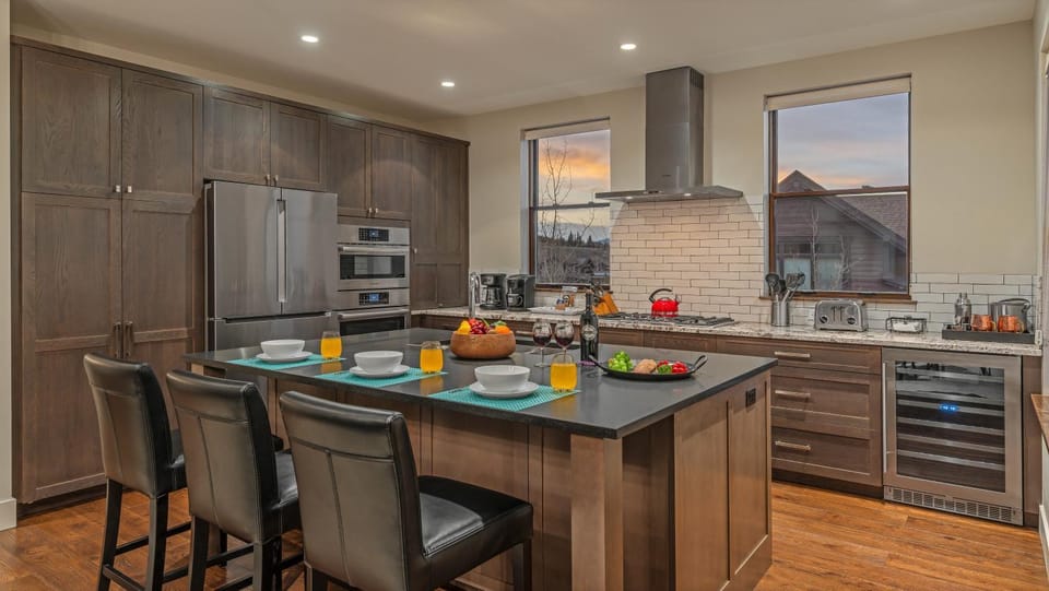 Coffee/tea facilities, Seating area, oven, toaster, kitchen