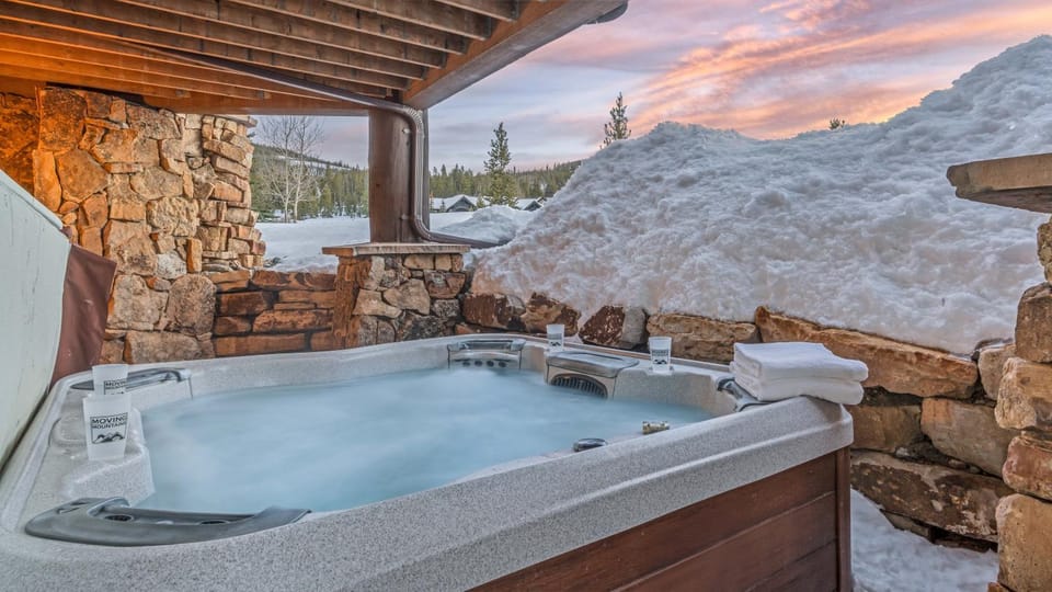 Patio, Winter, Hot Tub, towels