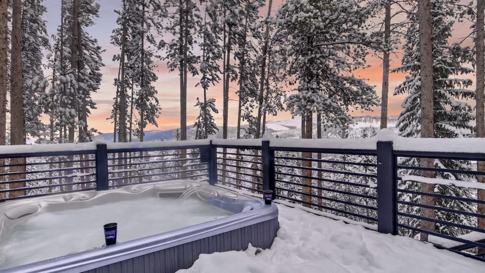 Hot Tub, View (from property/room), Balcony/Terrace, Mountain view