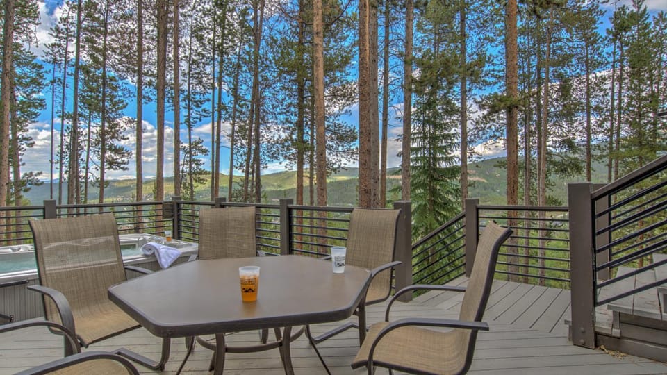 Hot Tub, View (from property/room), Balcony/Terrace, Mountain view, furniture
