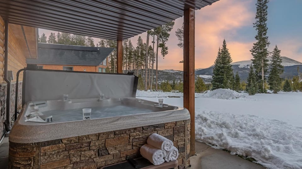 Patio, Hot Tub, towels