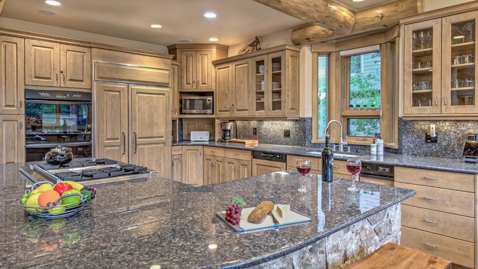 microwave, storage, stove, toaster, kitchen