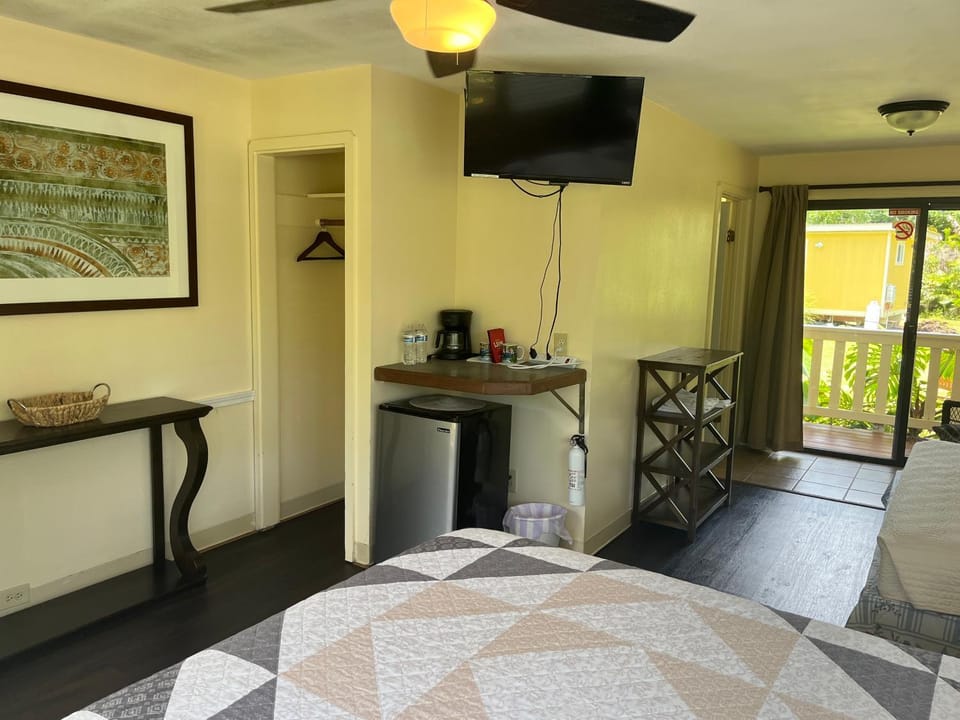 Aaron’s cottage Hotel in Hilo