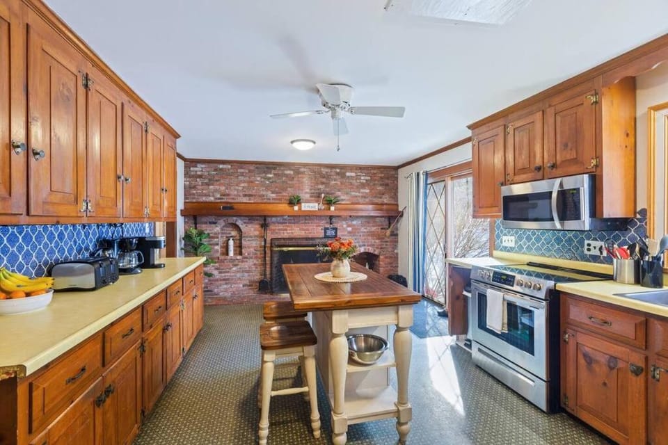 5 Bedroom Cozy New England home - Cobb Meadow House House in Vermont