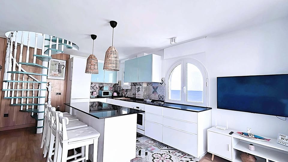 TV and multimedia, Coffee/tea facilities, Kitchen or kitchenette, Dining area, dishwasher, microwave, minibar, oven, pet friendly, stove, kitchen