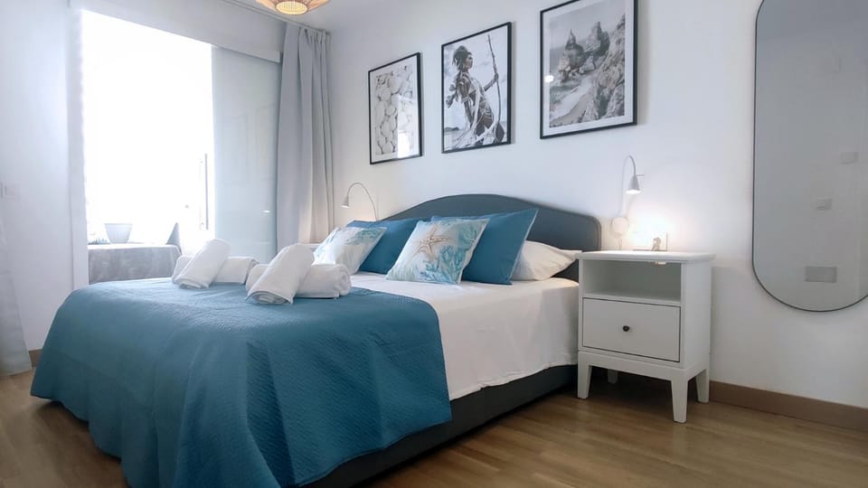 Bed, Photo of the whole room, Bedroom, air conditioner
