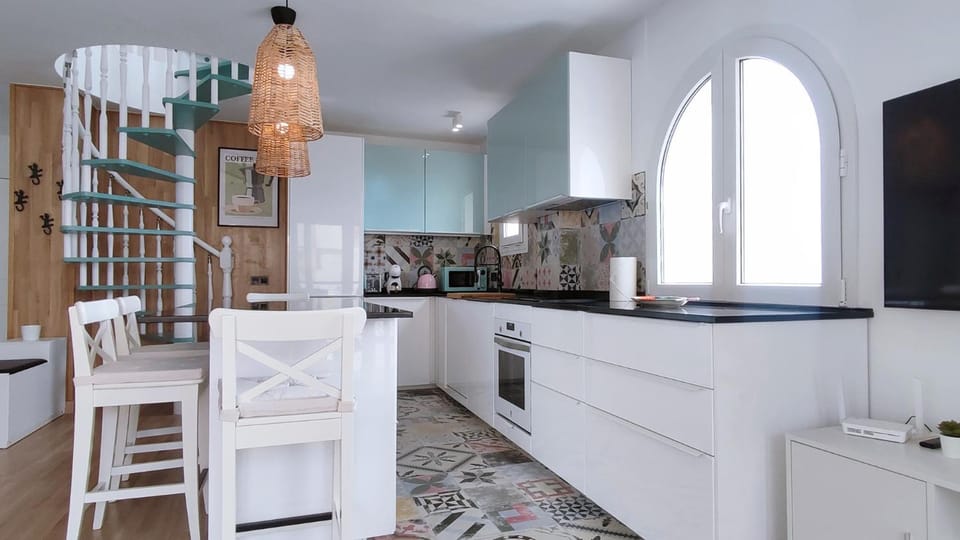 Coffee/tea facilities, Kitchen or kitchenette, Dining area, dishwasher, minibar, oven, pet friendly, stove