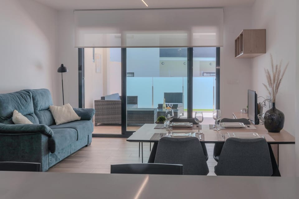 Seating area, Dining area