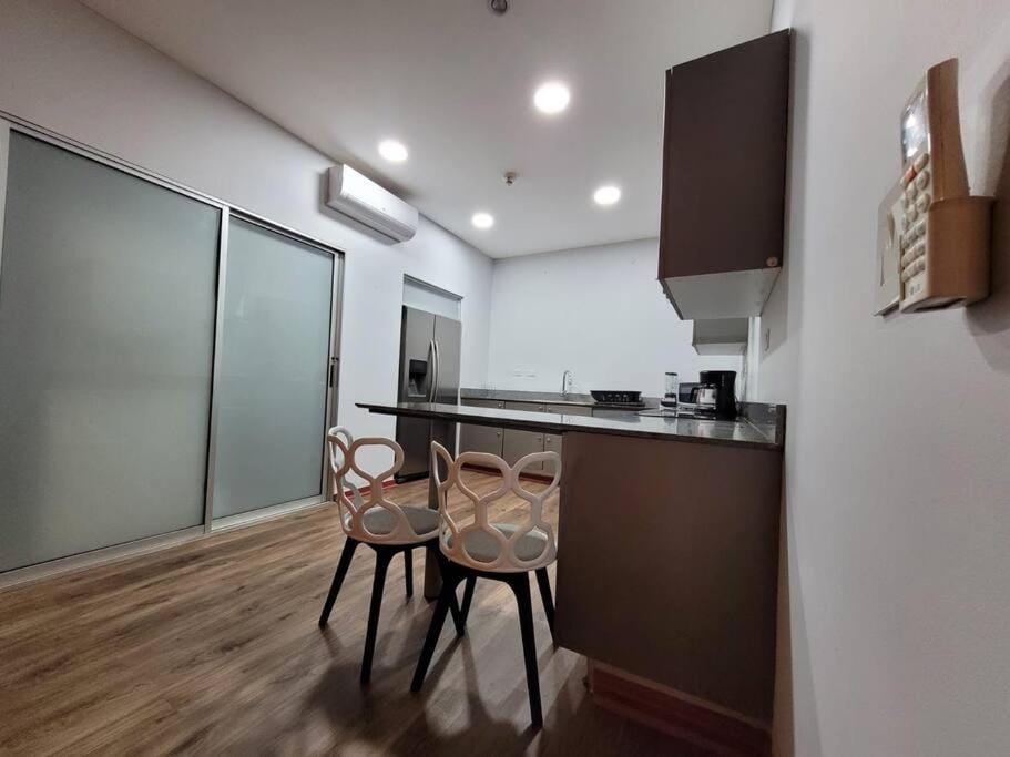 Coffee/tea facilities, minibar, stove