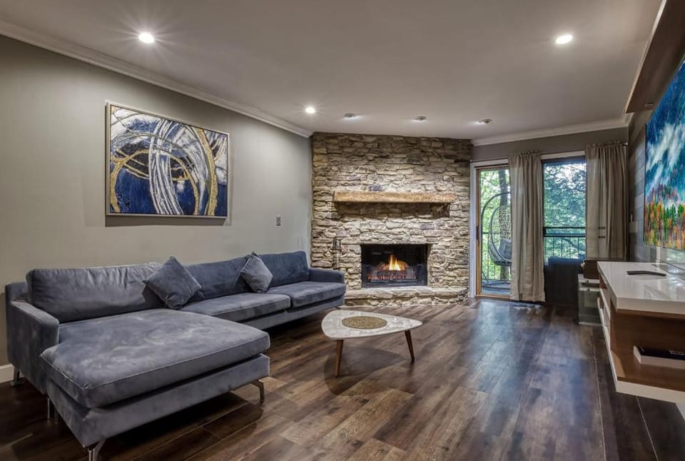 A Stones Throw, Relax & Unwind Free attraction Tickets, WIFI House in Pigeon Forge