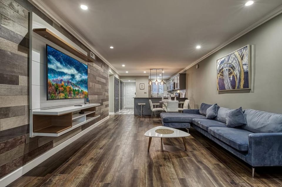 A Stones Throw, Relax & Unwind Free attraction Tickets, WIFI House in Pigeon Forge