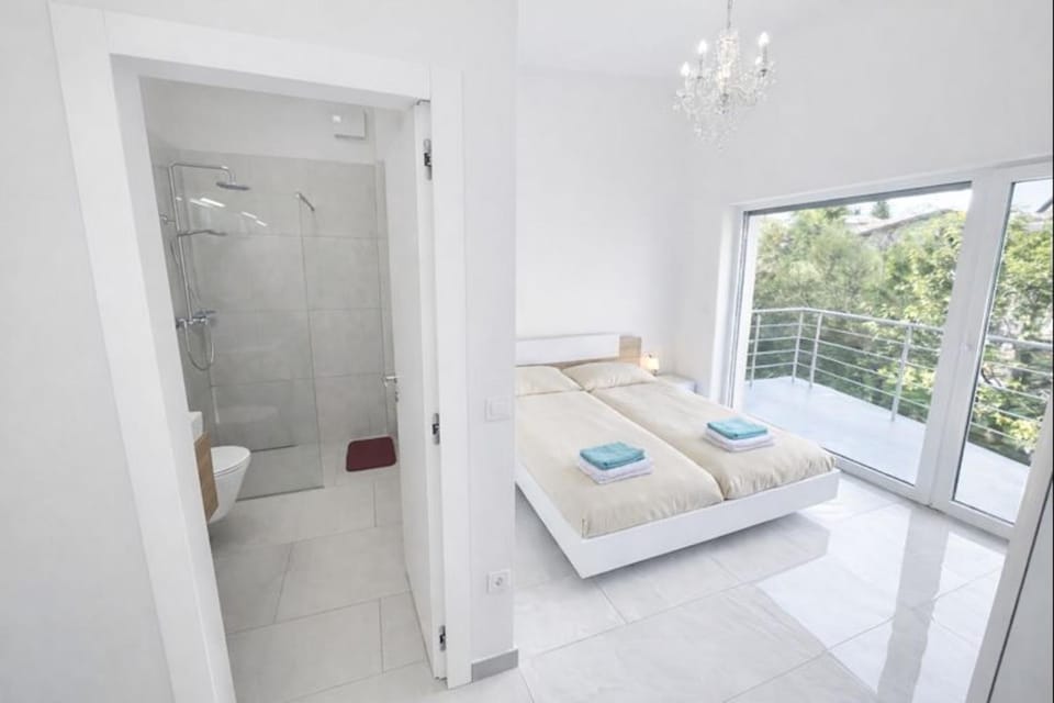 Bed, Bathroom, towels