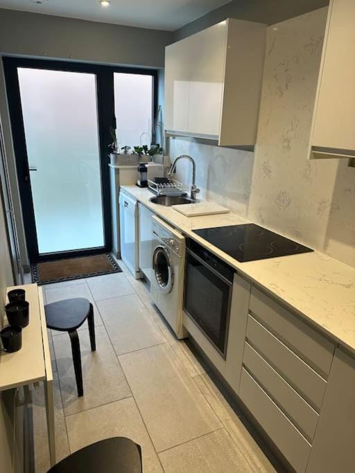 Kitchen or kitchenette, dishwasher, pet friendly, stove