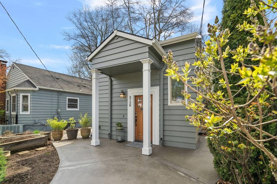 Lovely Laurelhurst Living House in Portland