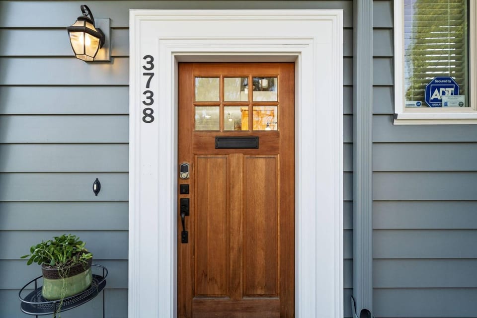 Lovely Laurelhurst Living House in Portland