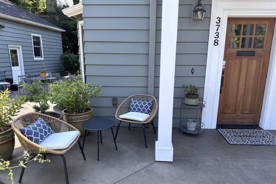Lovely Laurelhurst Living House in Portland