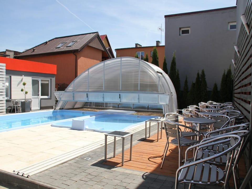 Swimming pool, Swimming pool