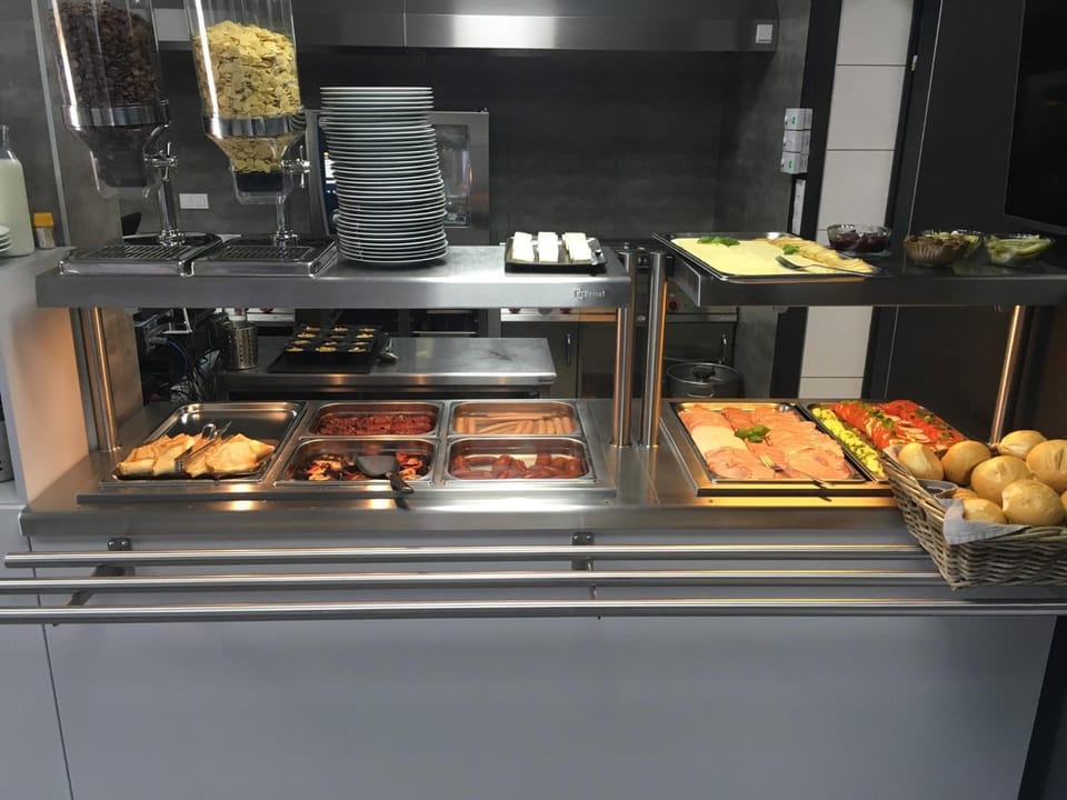 Restaurant/places to eat, Food and drinks, Food, Breakfast, Buffet breakfast