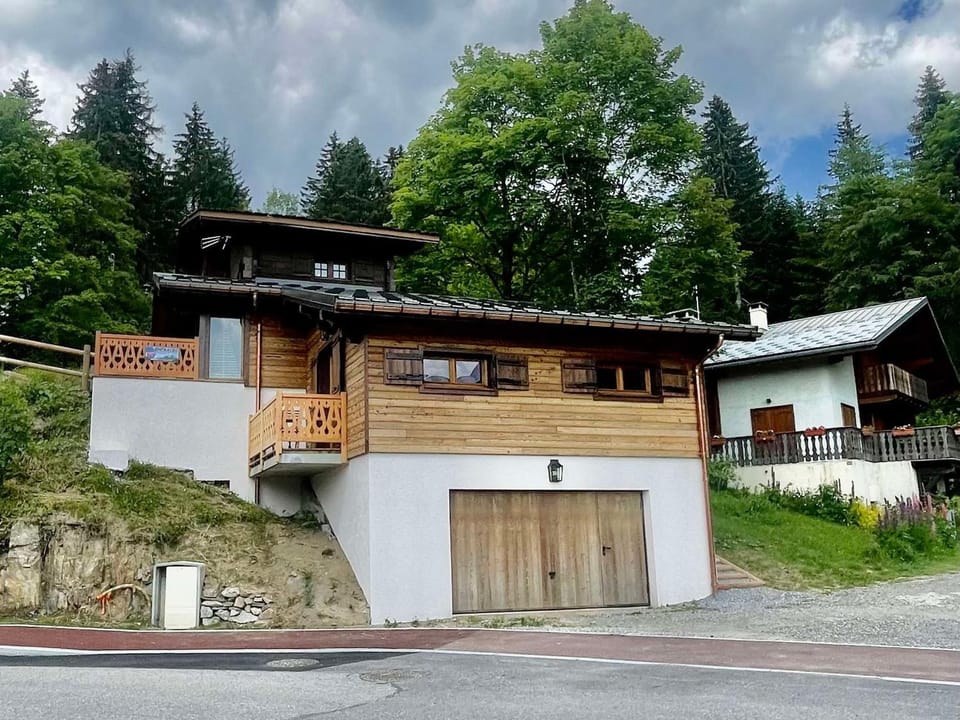 Chalet rénové avec vue Mont Charvin et WiFi - FR-1-505-187 Chalet in Haute-Savoie