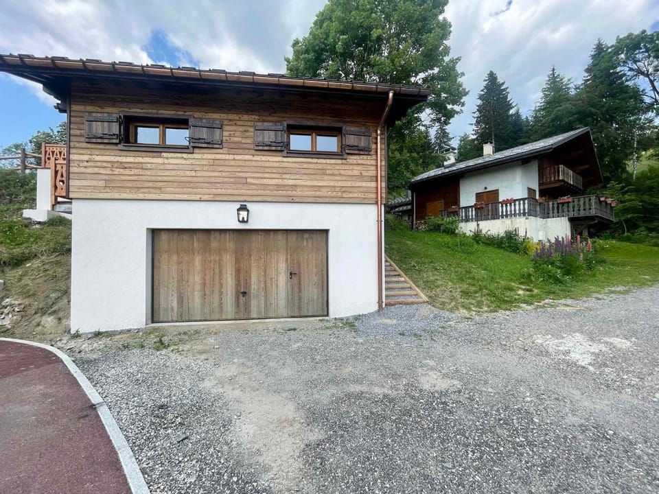 Chalet rénové avec vue Mont Charvin et WiFi - FR-1-505-187 Chalet in Haute-Savoie