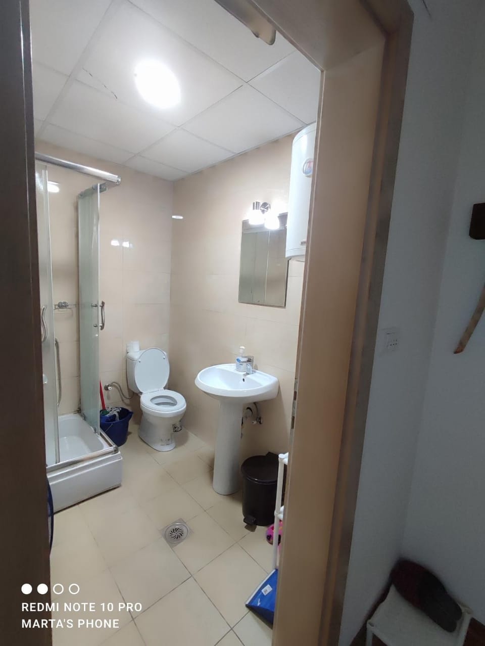 Shower, Toilet, Bathroom, towels