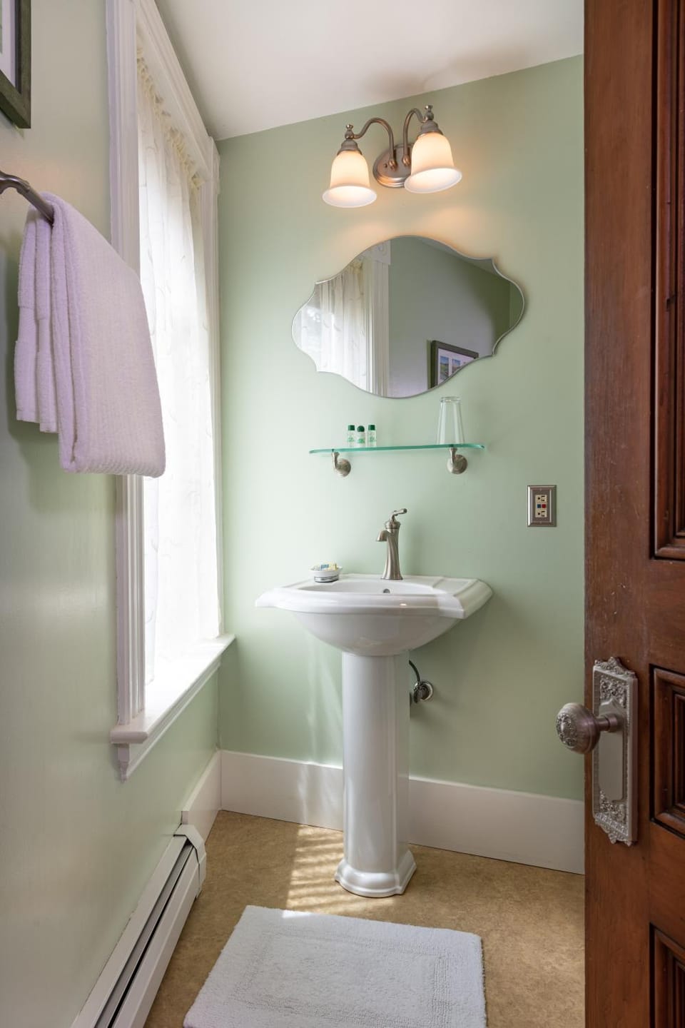 Sinclair Inn Bed & Breakfast Bed and Breakfast in Underhill