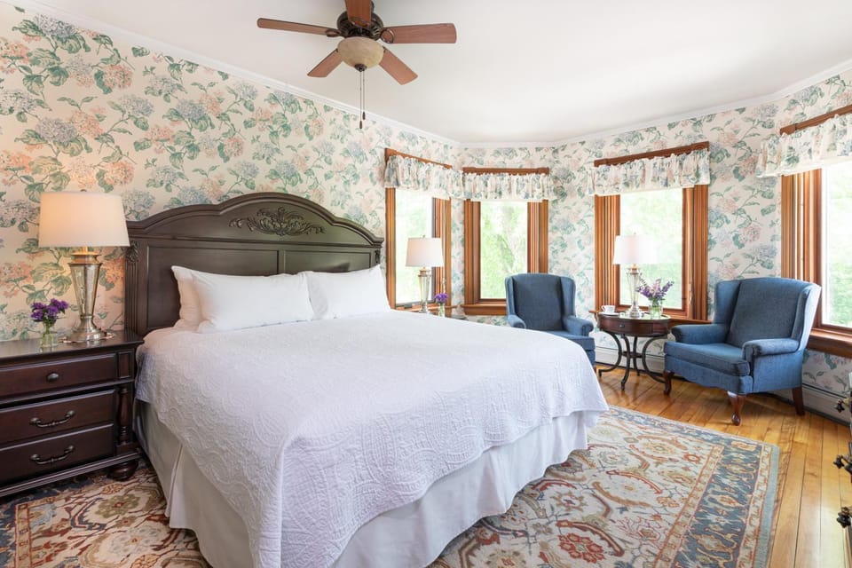 Sinclair Inn Bed & Breakfast Bed and Breakfast in Underhill