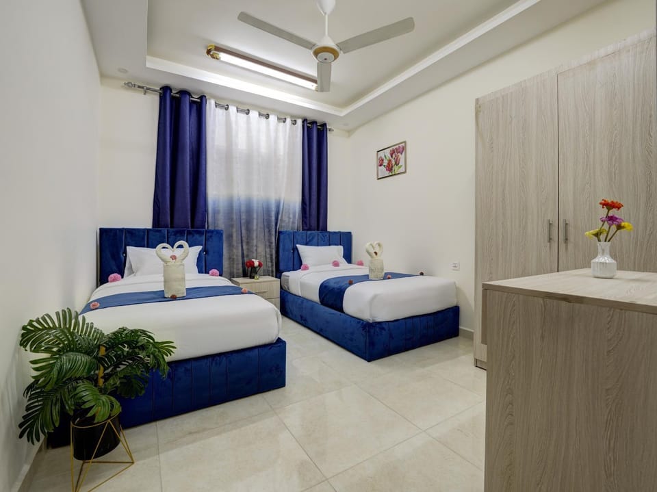 Bed, Bedroom, fireplace, air conditioner