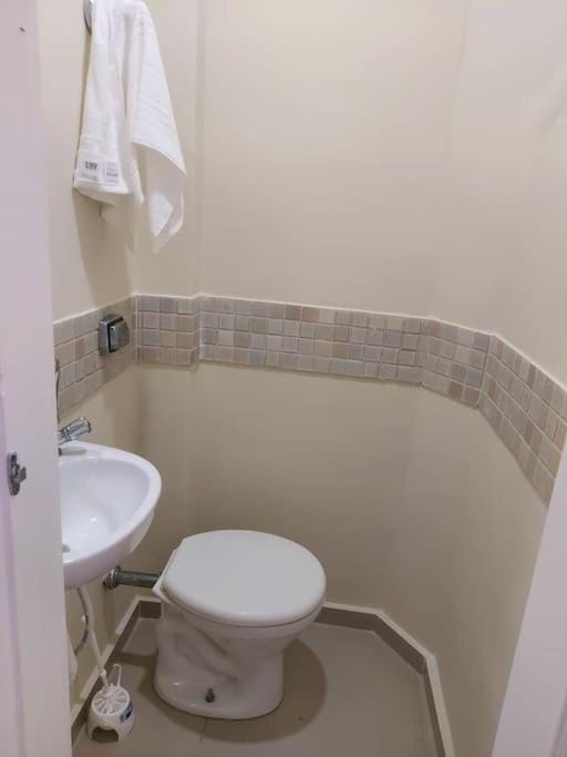 Apartamento encantador- 40 metros da praia e duas quadras do shopping Apartment in Santos