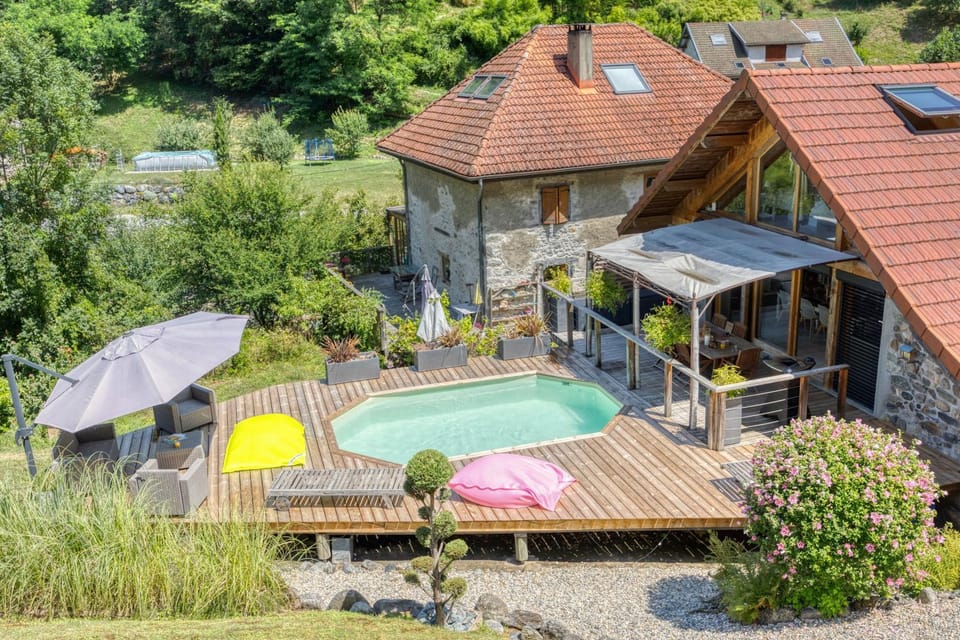 Property building, Patio, Spring, Day, Garden, Garden view, Pool view, Swimming pool, sunbed