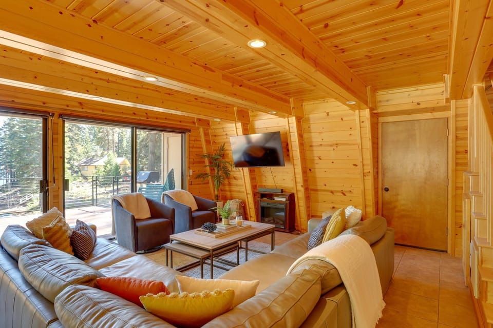 Westwood Lakefront Cabin w/ Hot Tub & Boat Dock! Cabin in Lake Almanor