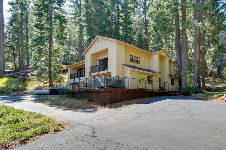 Westwood Lakefront Cabin w/ Hot Tub & Boat Dock! Cabin in Lake Almanor