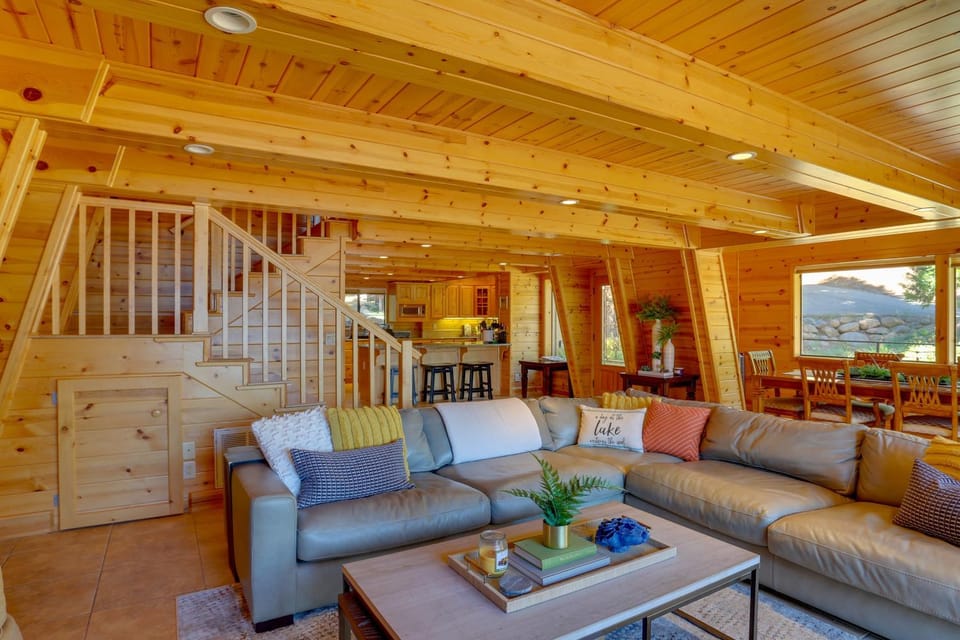 Westwood Lakefront Cabin w/ Hot Tub & Boat Dock! Cabin in Lake Almanor