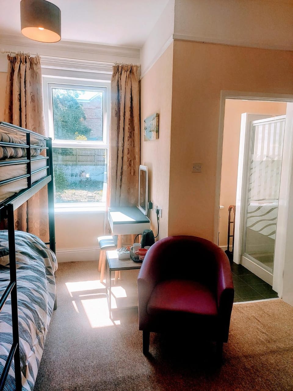 Lea Hurst B & B Bed and Breakfast in Bournemouth