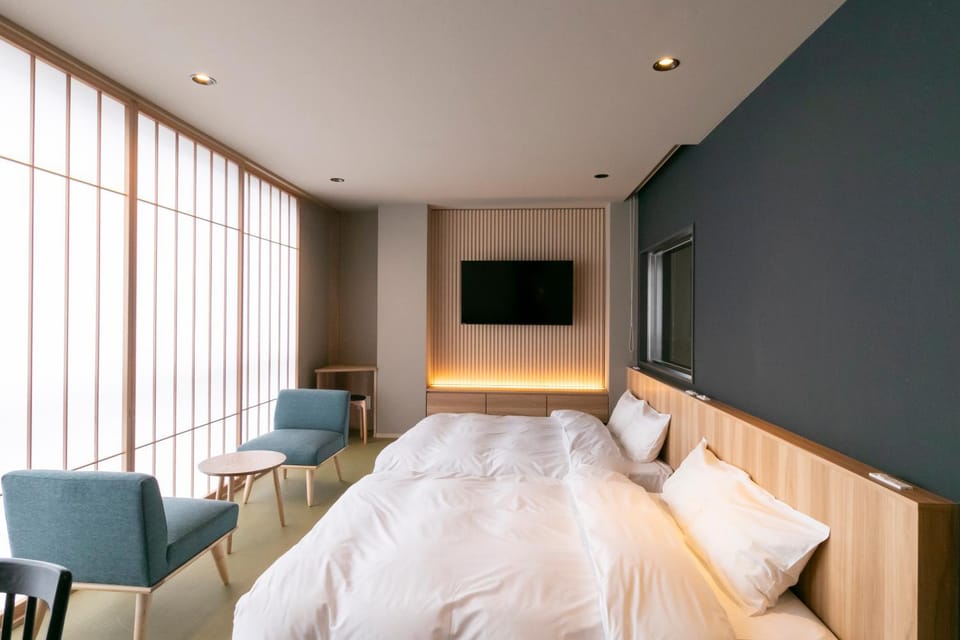 Shower, Bed, Hot Spring Bath, TV and multimedia, Living room, Photo of the whole room, Bedroom, Bath, safe, towels, air conditioner