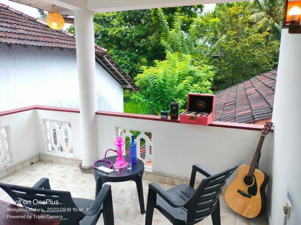Seating area, Landmark view, Quiet street view
