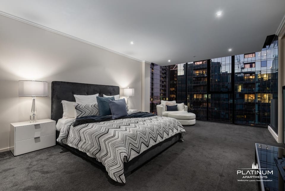 Platinum Luxury Stays The Grande Large 4 BRM 3 Bath Apt Apartment in Southbank