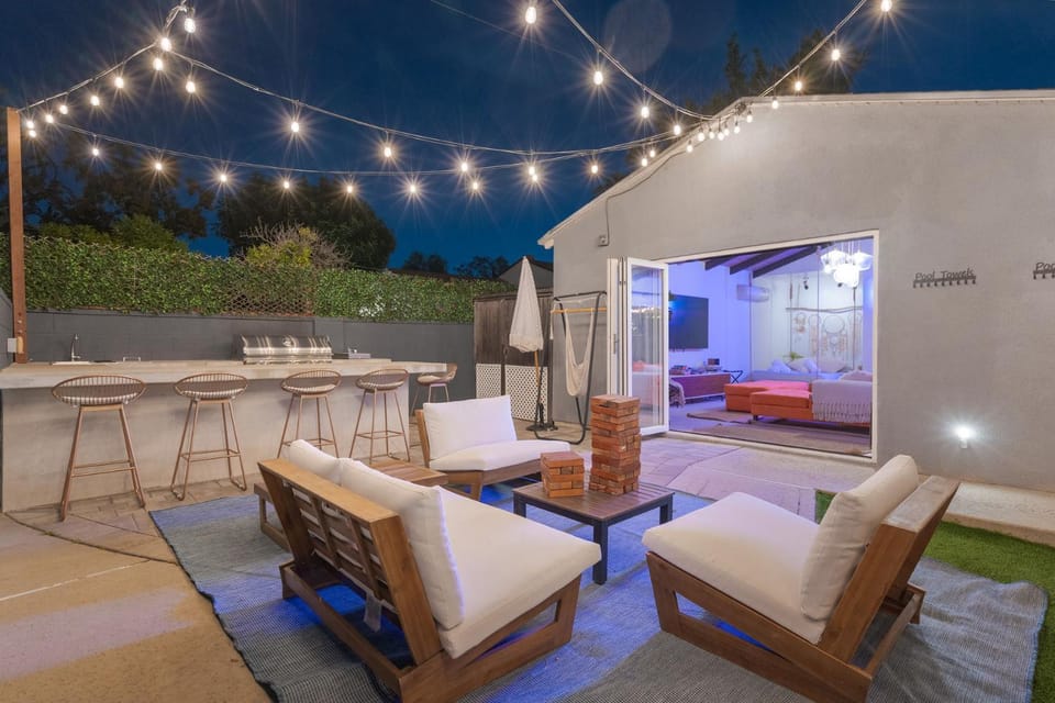Angel&Rose Universal Hollywood House King Bed Heated Pool is extra fee House in Toluca Lake