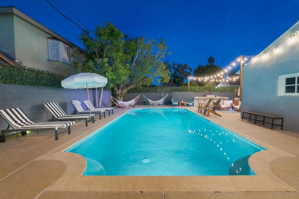 Angel&Rose Universal Hollywood House King Bed Heated Pool is extra fee House in Toluca Lake