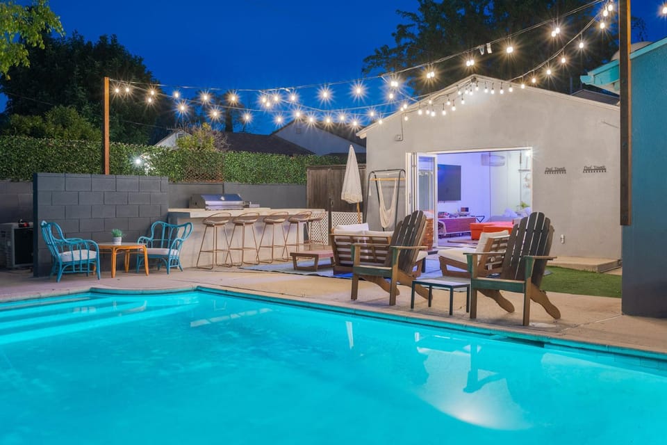 Angel&Rose Universal Hollywood House King Bed Heated Pool is extra fee House in Toluca Lake
