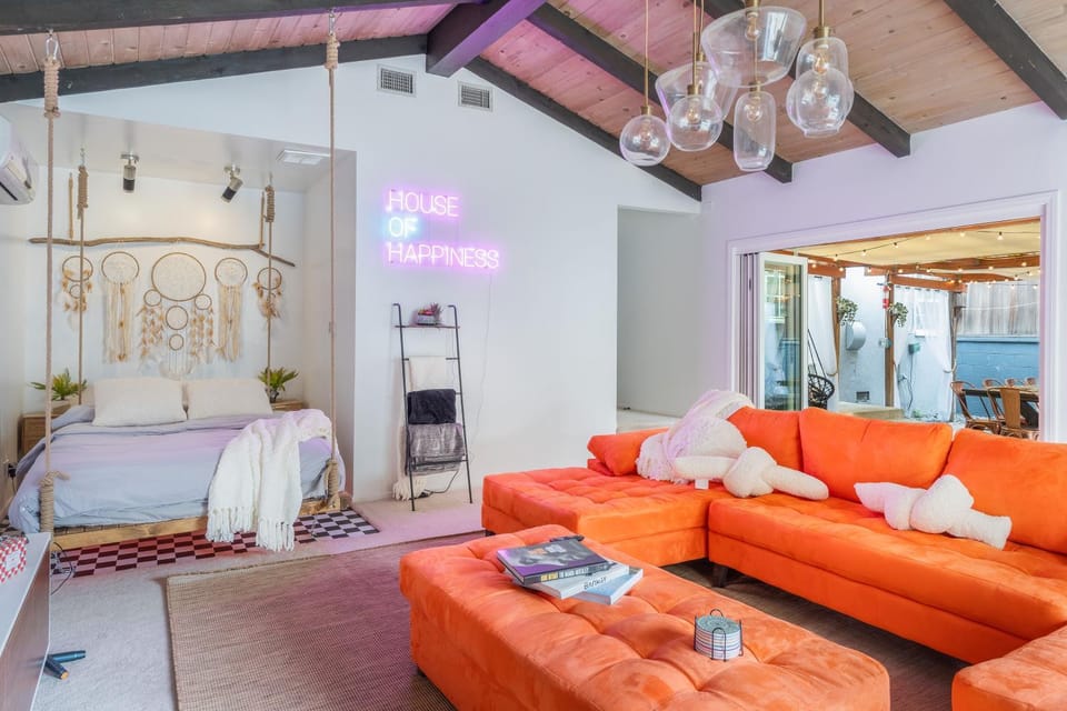 Angel&Rose Universal Hollywood House King Bed Heated Pool is extra fee House in Toluca Lake