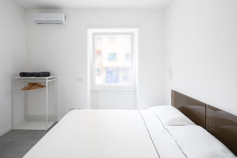 Bedroom, air conditioner