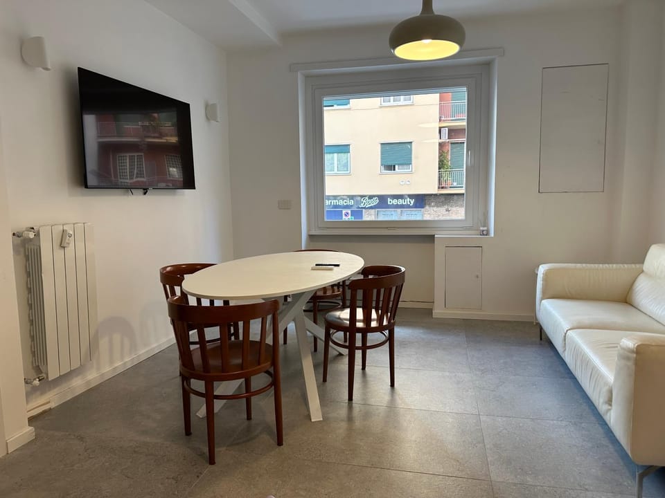 Communal lounge/ TV room, TV and multimedia, Living room, Dining area, Evening entertainment, internet