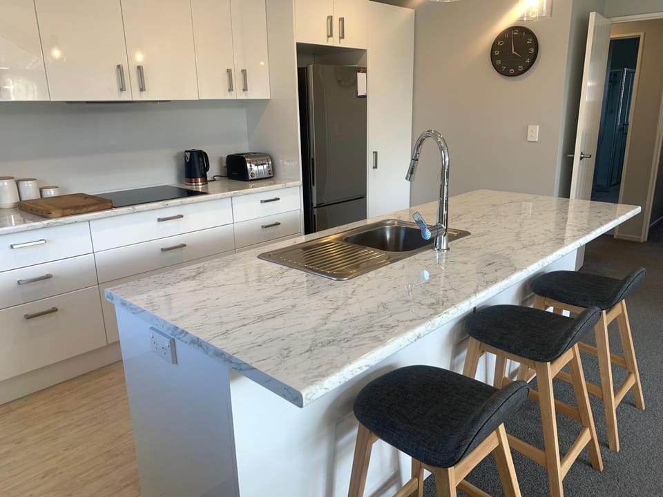 Kitchen or kitchenette, pet friendly, stove
