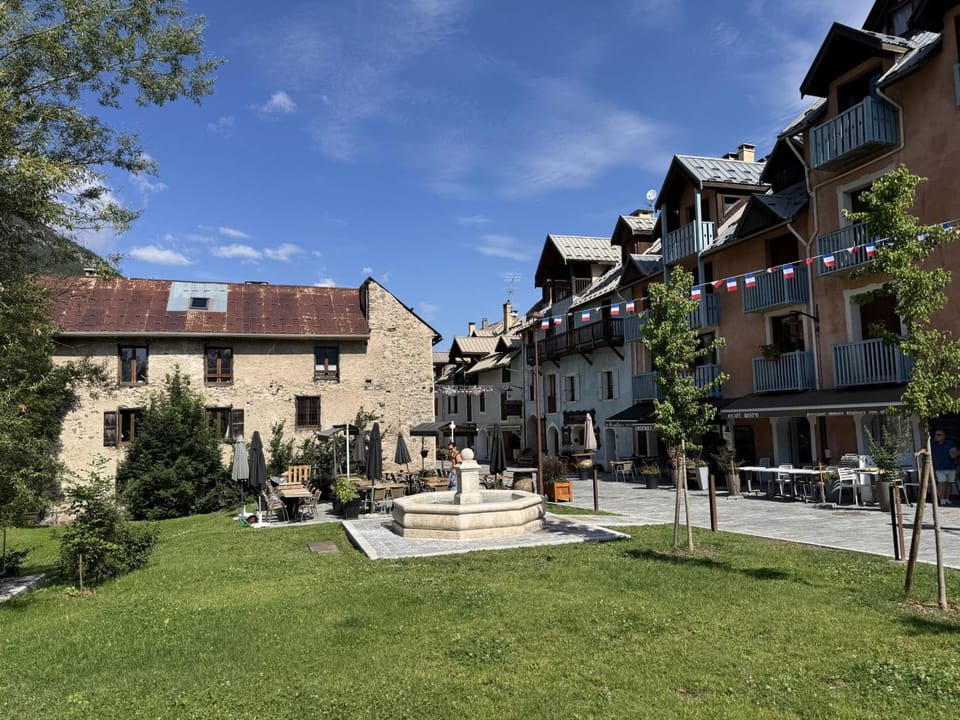 Charmant duplex 3 chambres, 8 personnes avec jardin, cheminée, proche pistes - Serre Chevalier - FR-1-762-32 Apartment in Saint-Chaffrey