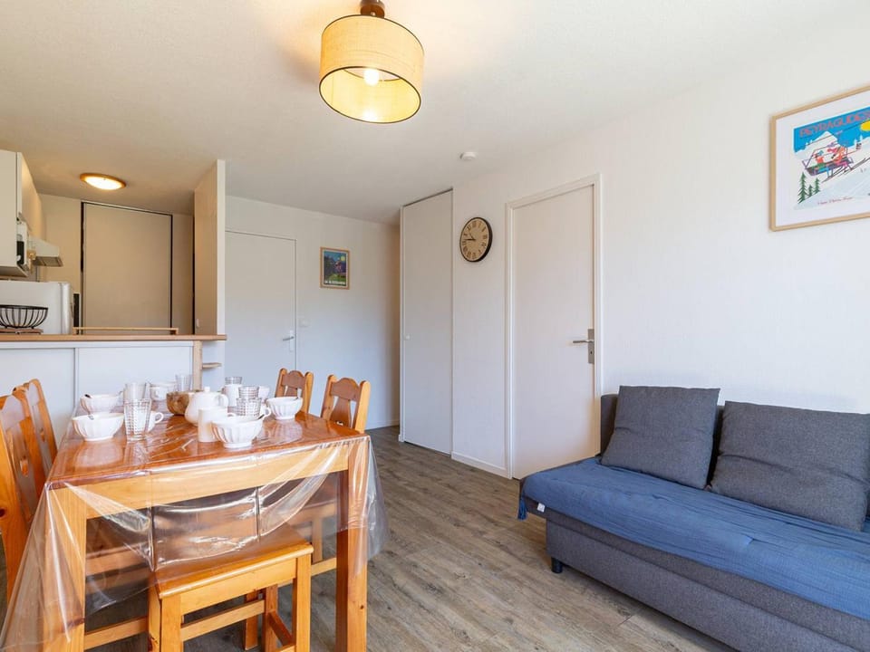 Charmant Appartement 6 Pers, Pieds des Pistes avec Navette, Parking Gratuit - FR-1-695-35 Apartment in Catalonia