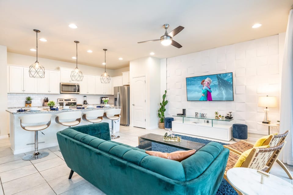 TV and multimedia, Kitchen or kitchenette, Living room, Seating area, fireplace