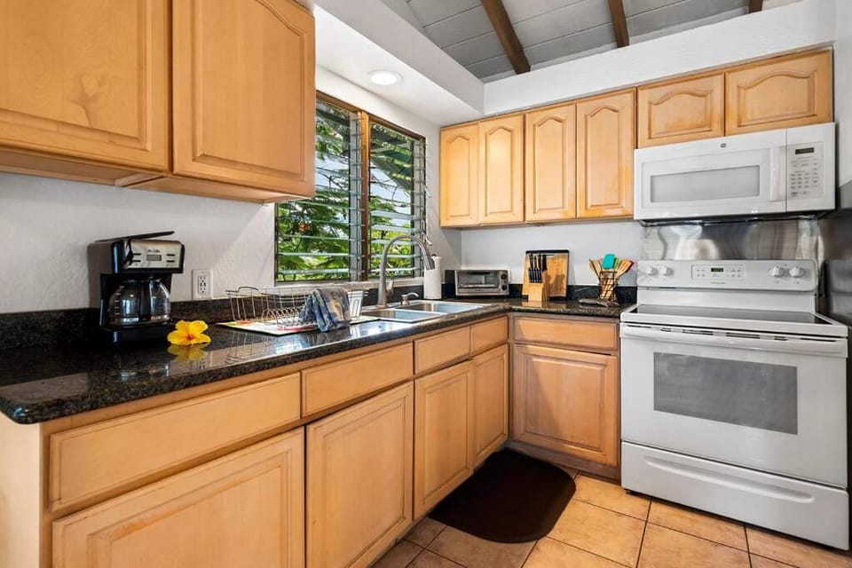 Coffee/tea facilities, Kitchen or kitchenette, minibar, pet friendly, stove, toaster